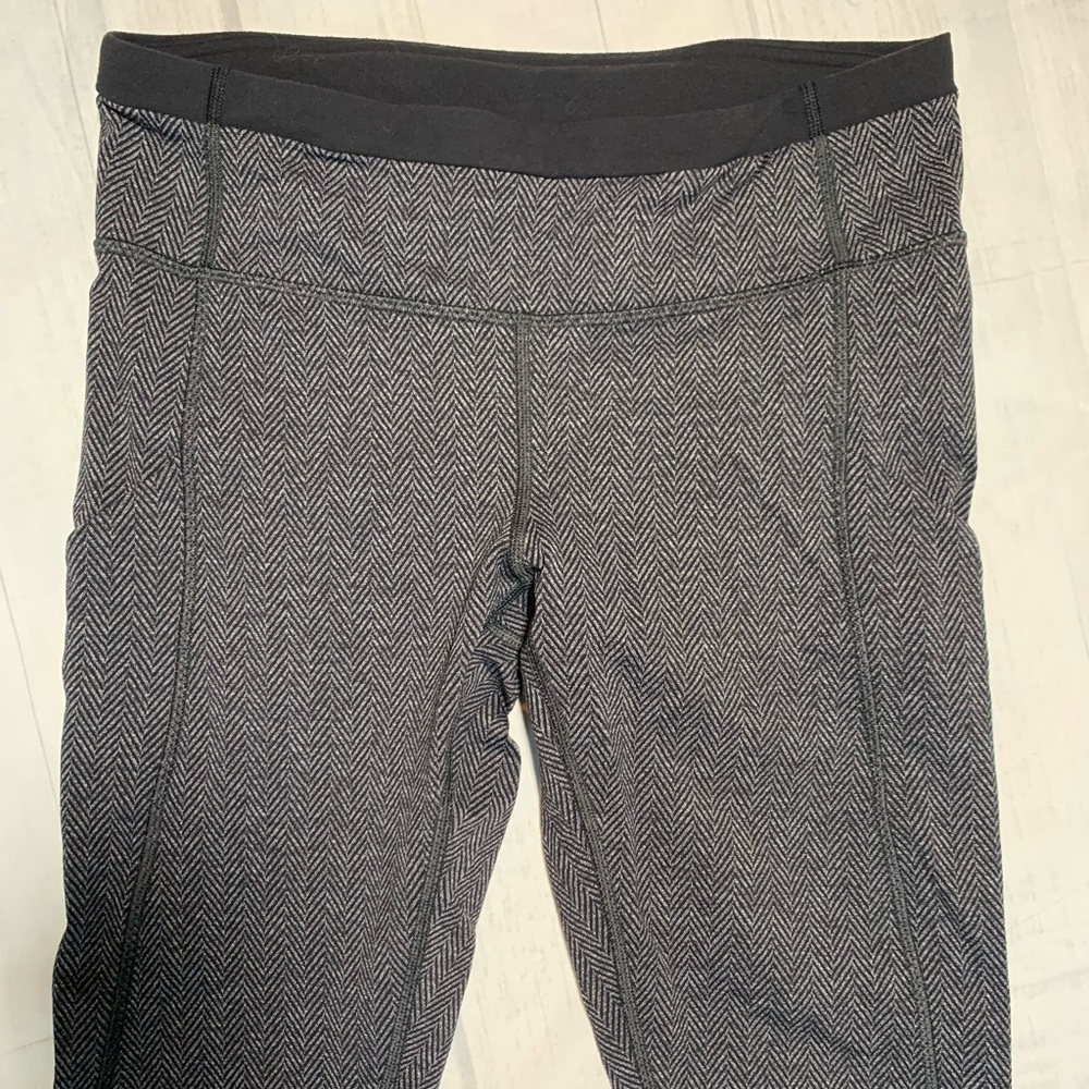 Lululemon Herringbone leggings. Black/gray. Size 8. - Picture 6 of 12